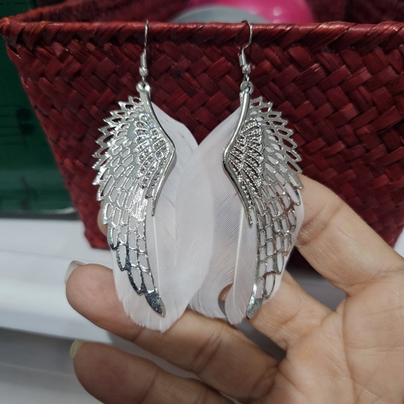 Angel Wing Feather Earrings L👀K Beautiful 🪽 Real Feathers 🤍 Costume Jewelry - Picture 6 of 8